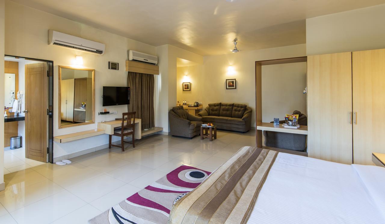 Hotel Phoenix Koregaon Park Pune Eksteriør bilde