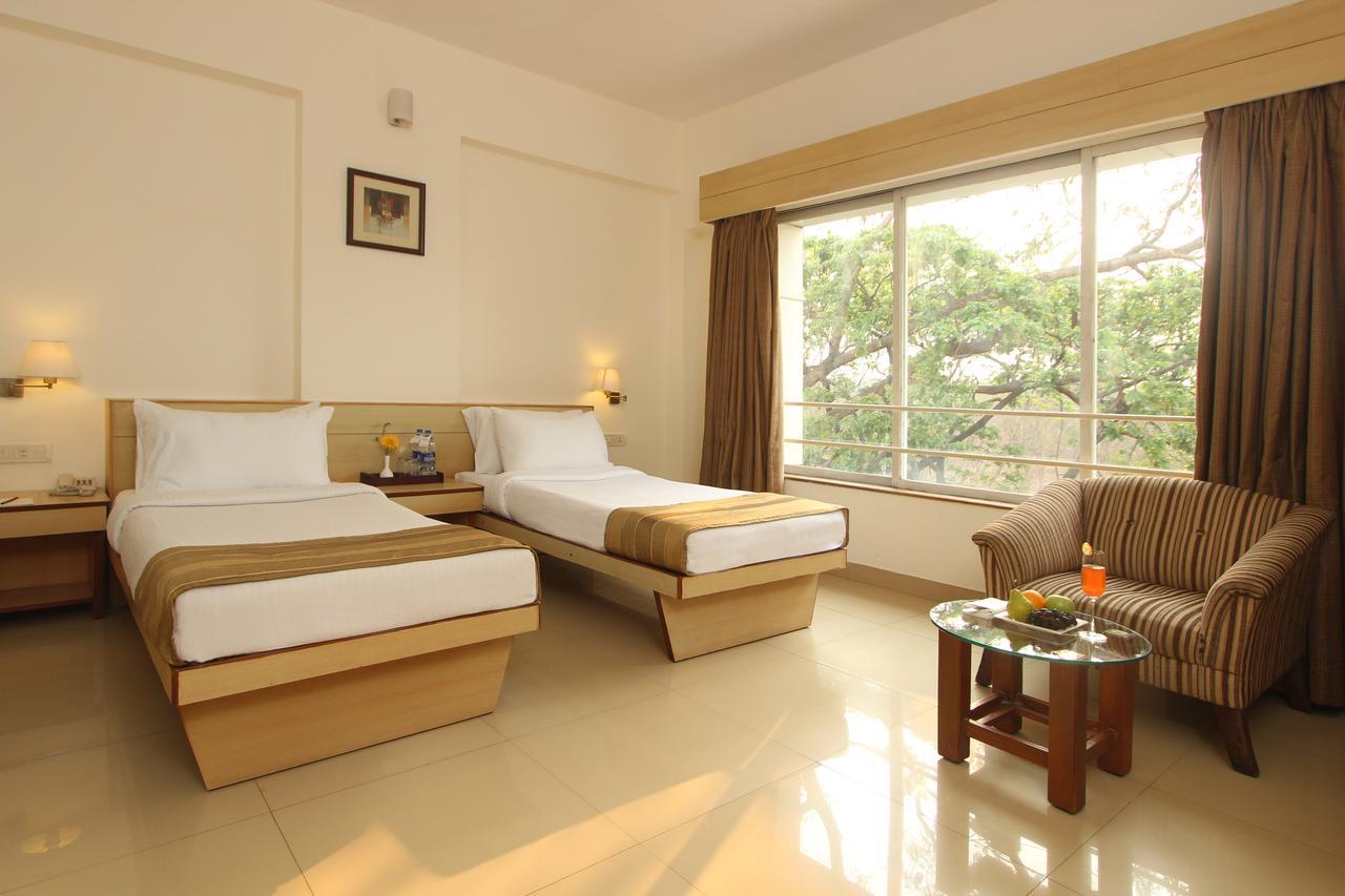 Hotel Phoenix Koregaon Park Pune Eksteriør bilde