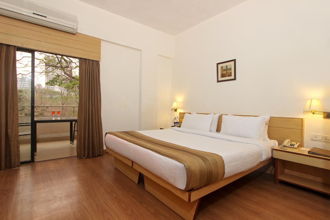 Hotel Phoenix Koregaon Park Pune Eksteriør bilde