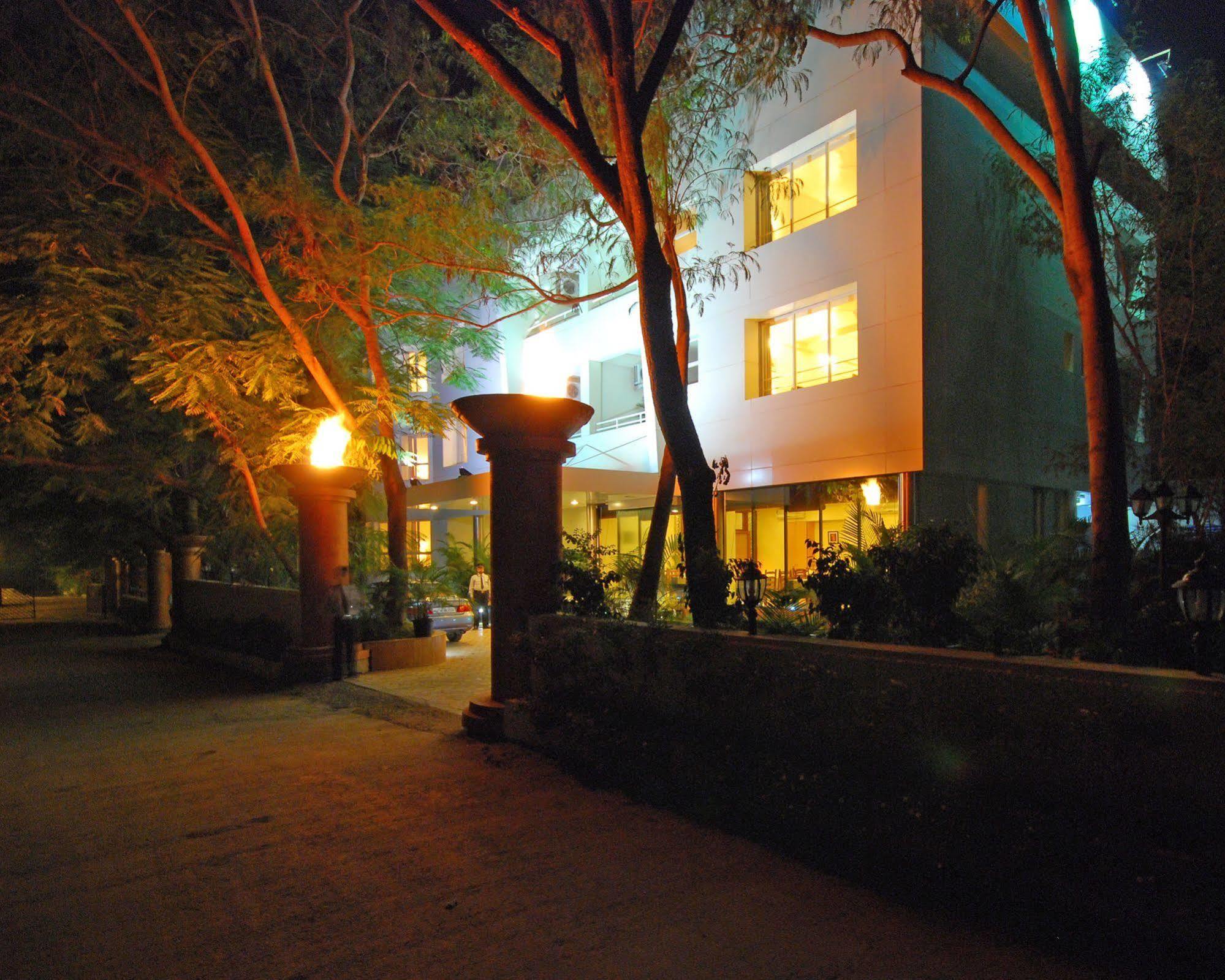 Hotel Phoenix Koregaon Park Pune Eksteriør bilde