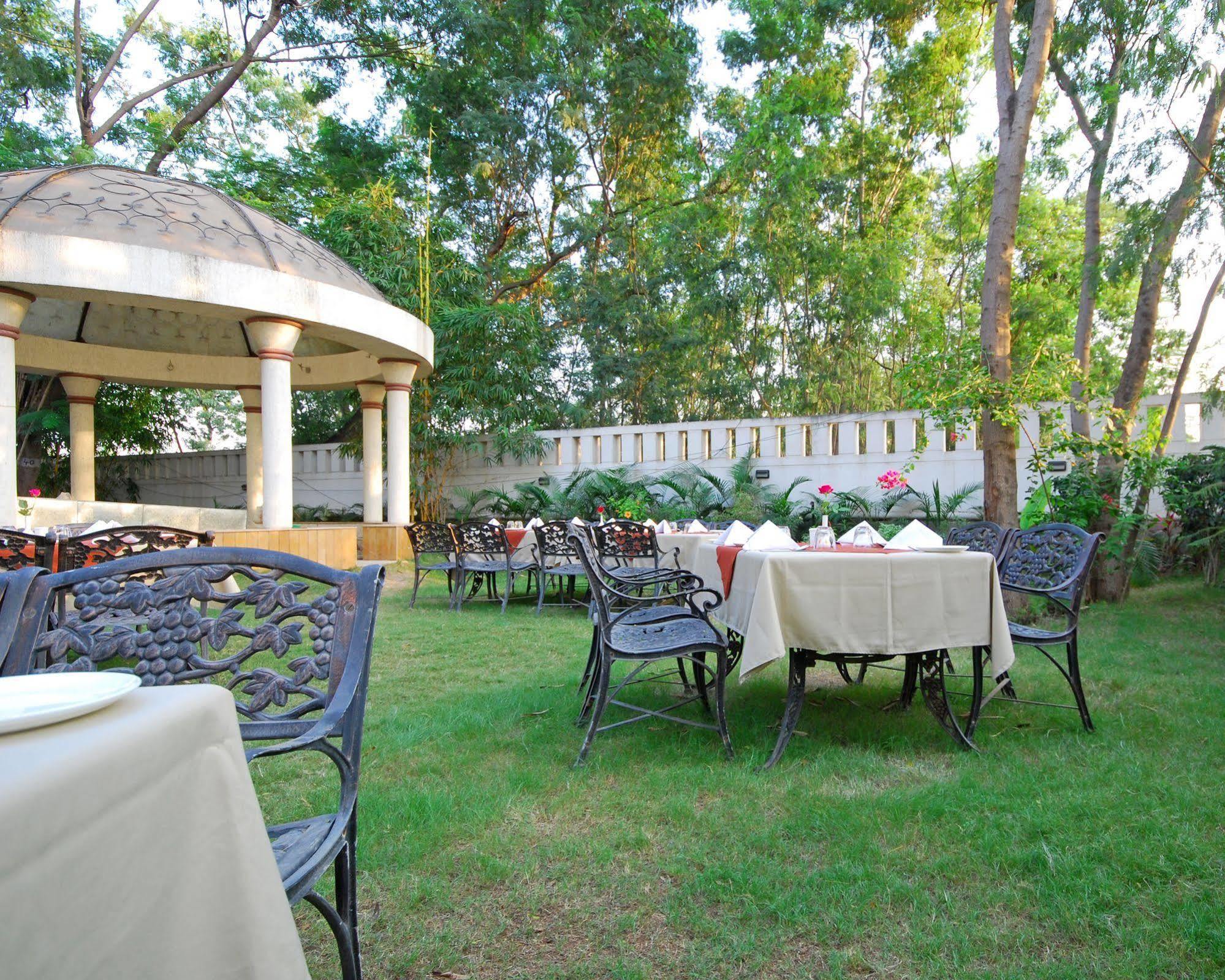 Hotel Phoenix Koregaon Park Pune Eksteriør bilde