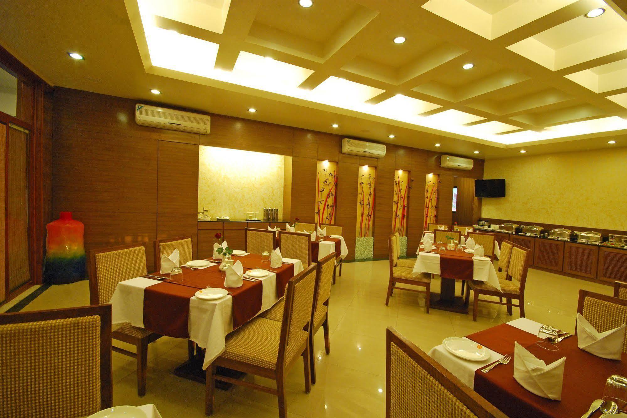 Hotel Phoenix Koregaon Park Pune Eksteriør bilde