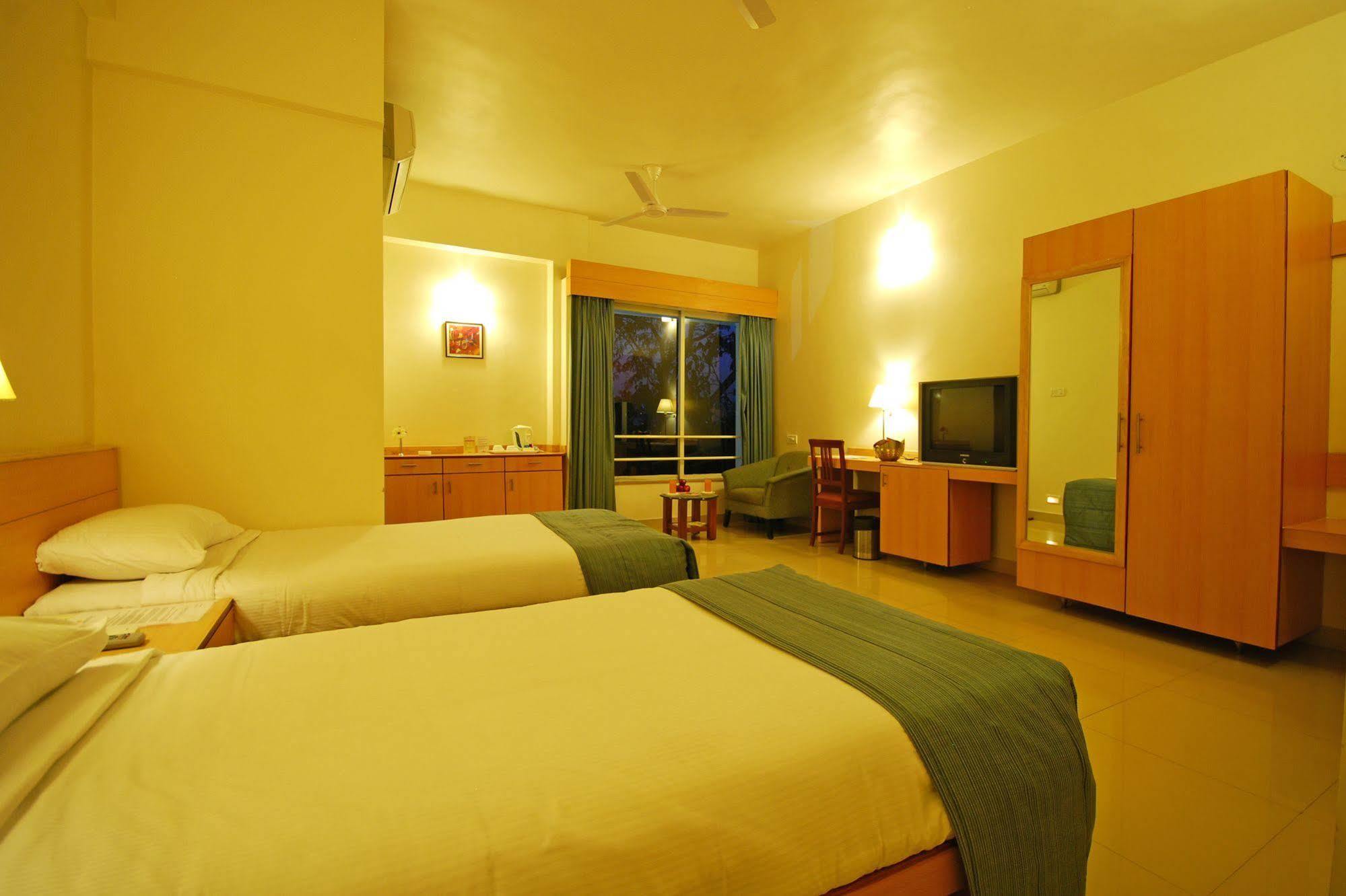 Hotel Phoenix Koregaon Park Pune Eksteriør bilde