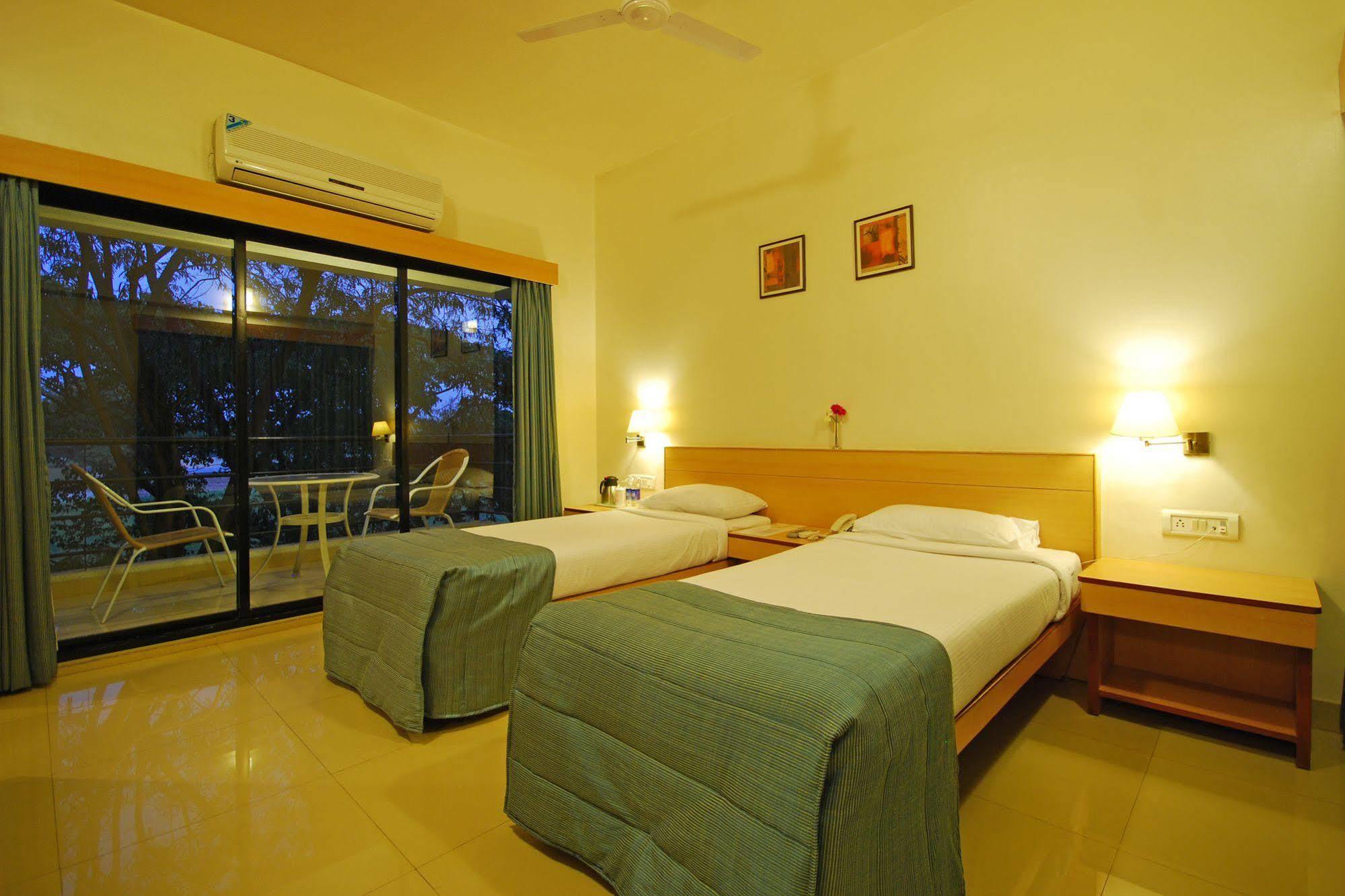 Hotel Phoenix Koregaon Park Pune Eksteriør bilde