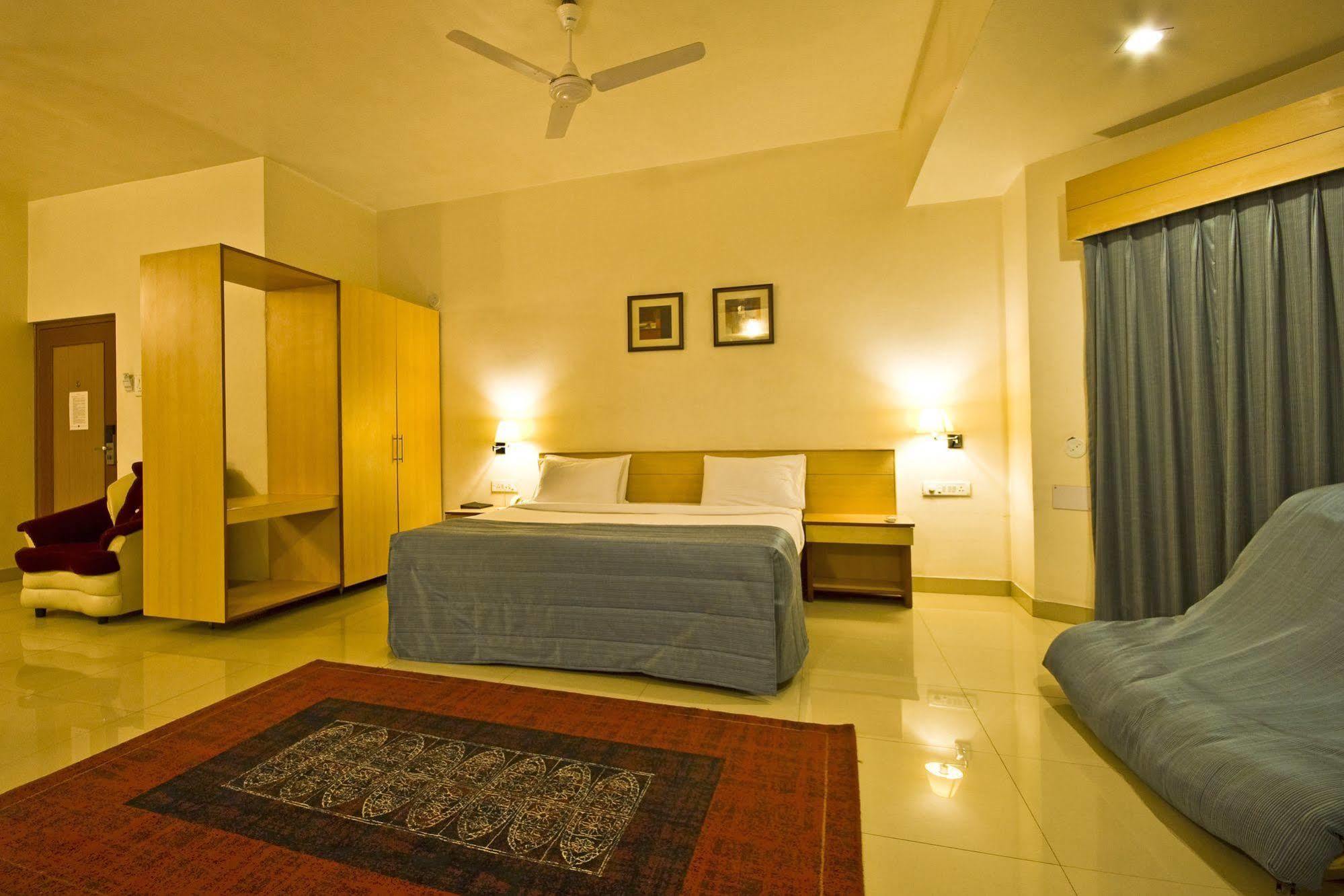 Hotel Phoenix Koregaon Park Pune Eksteriør bilde
