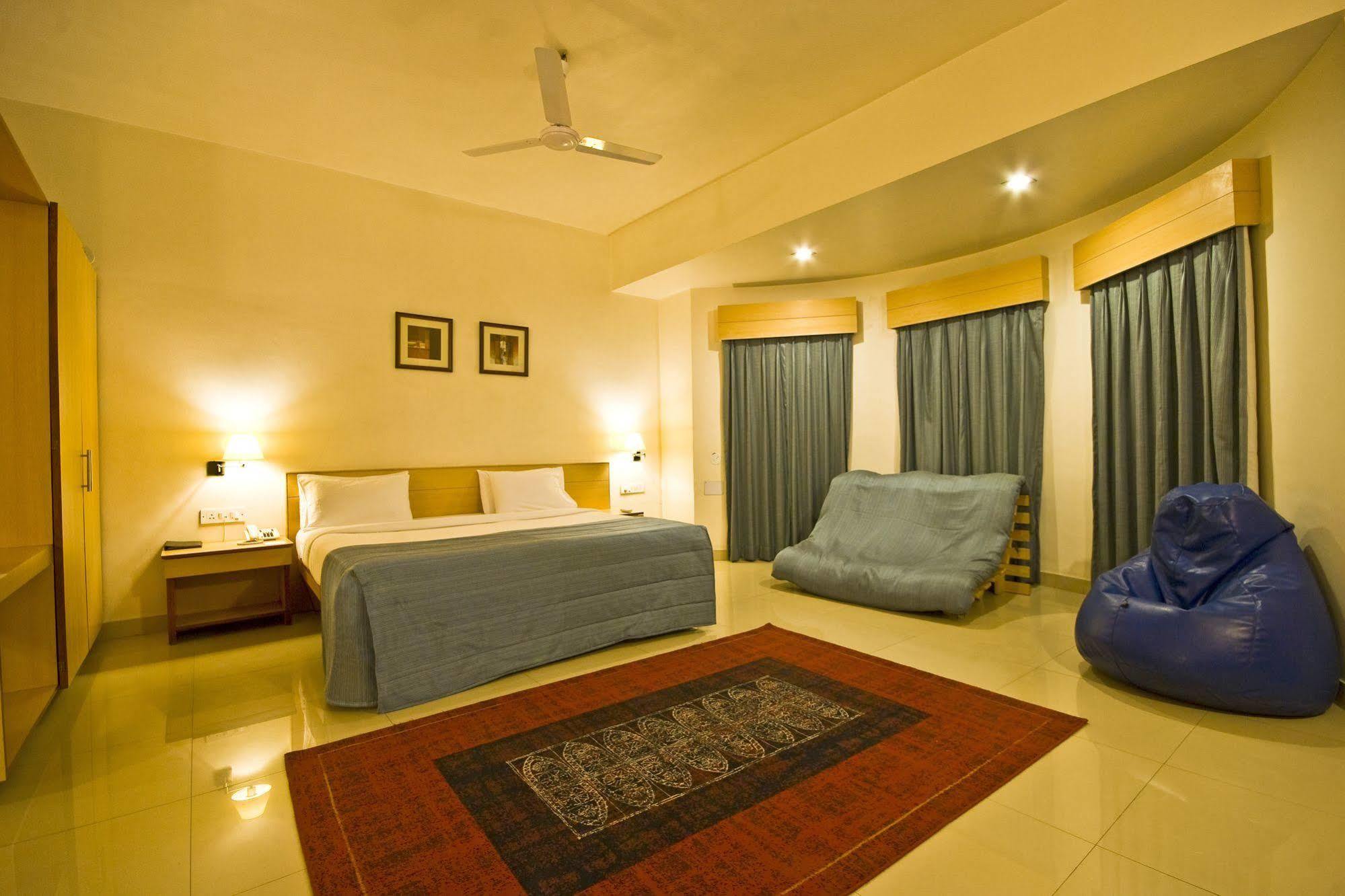 Hotel Phoenix Koregaon Park Pune Eksteriør bilde
