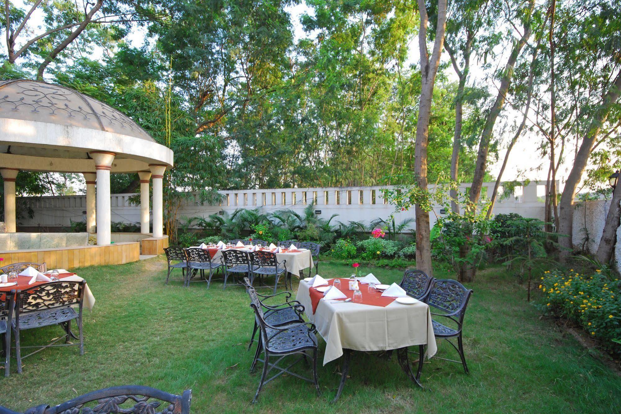 Hotel Phoenix Koregaon Park Pune Eksteriør bilde