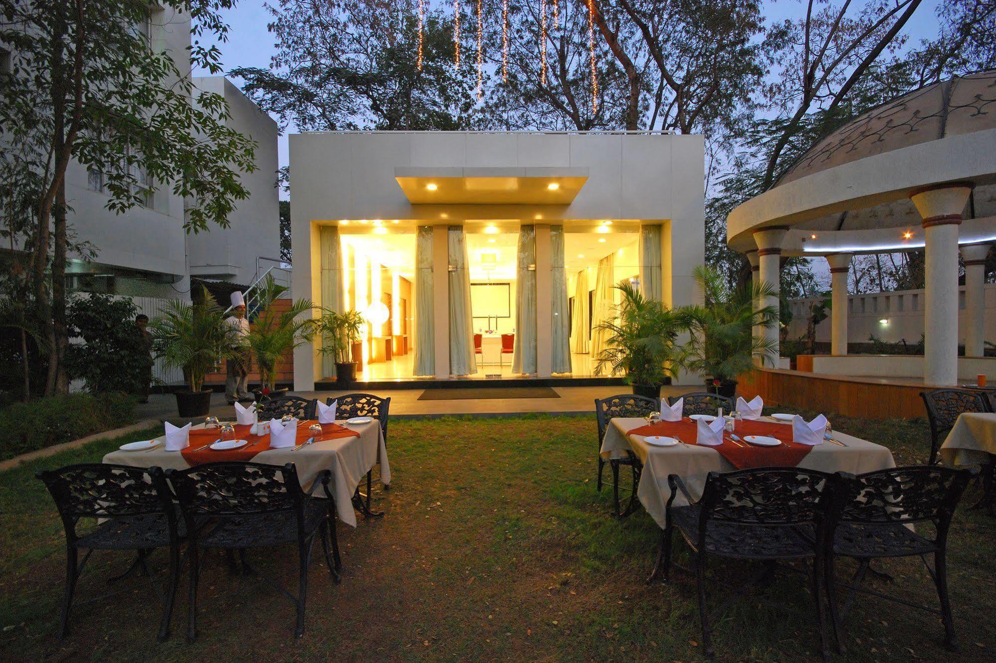 Hotel Phoenix Koregaon Park Pune Eksteriør bilde